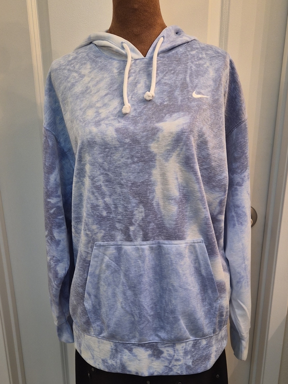 Nike Women’s Light Blue Tie-Dye Hoodie Sweatshirt.Size S